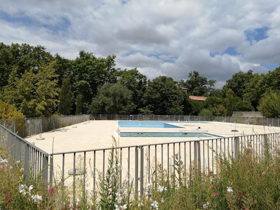 Le Soleil D Eugenie Appartement Dans Residence Avec Piscine Commune Pres De Carcassonne Olonzac Extérieur photo