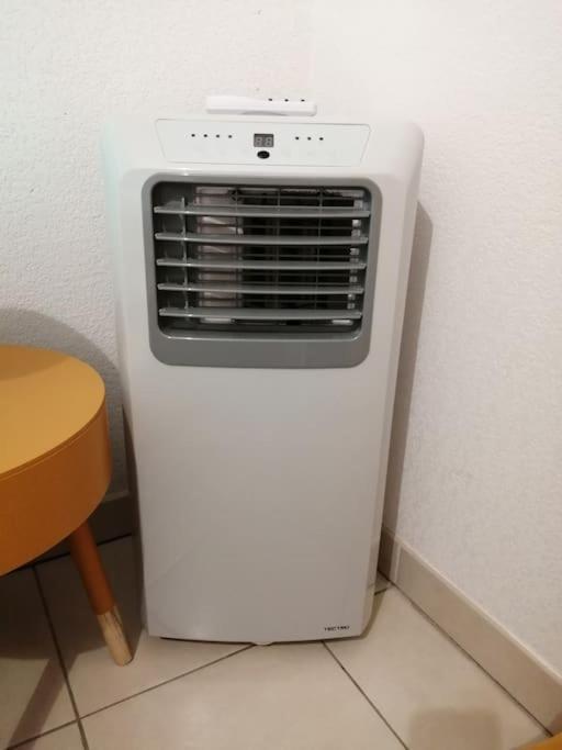Le Soleil D Eugenie Appartement Dans Residence Avec Piscine Commune Pres De Carcassonne Olonzac Extérieur photo