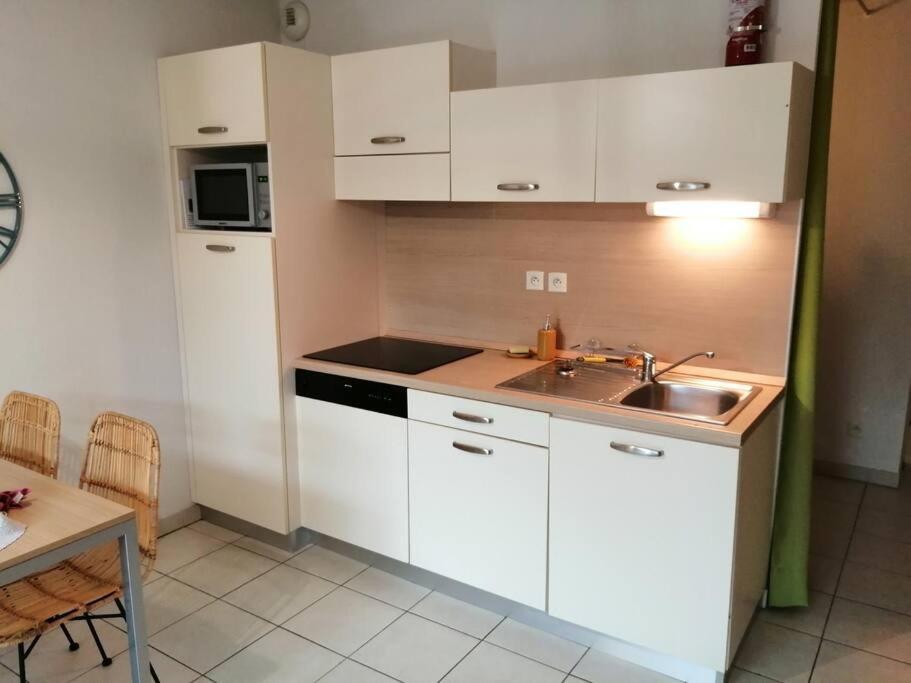 Le Soleil D Eugenie Appartement Dans Residence Avec Piscine Commune Pres De Carcassonne Olonzac Extérieur photo