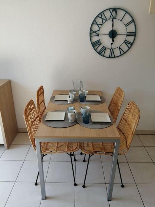 Le Soleil D Eugenie Appartement Dans Residence Avec Piscine Commune Pres De Carcassonne Olonzac Extérieur photo